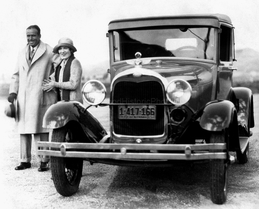 Mary Pickford 1928 WM.jpg